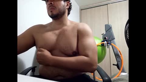 Snapshot of beefypecs_10 chatting on December 2024 03:28:02 AM Criss2fer online show from December 2024 03:28:02 AM