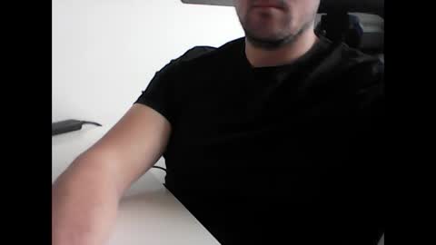 beenee3 online show from April 2026 06:18:02 AM