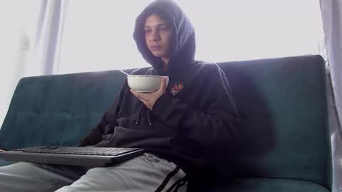 independent model online show from January 2025 06:34:02 PM