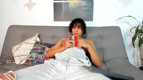 independent model online show from February 2025 05:45:02 AM