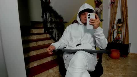 independent model online show from November 2025 05:51:02 AM