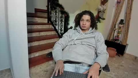 independent model online show from December 2025 08:10:02 AM