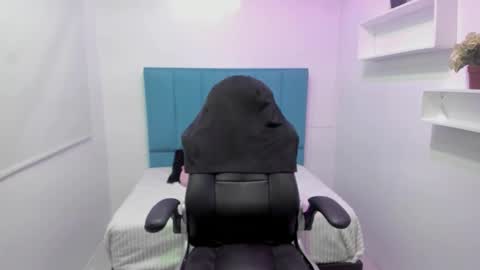 Snapshot of belinda_ws chatting on September 2025 01:02:02 PM Bella online show from September 2025 01:02:02 PM