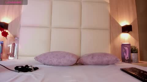 Bella cam online show from March 2026 07:24:02 PM