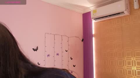 Snapshot of bella19__ chatting on October 2025 09:04:02 PM bella19 online show from October 2025 09:04:02 PM