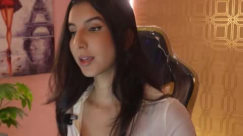 Snapshot of bella19__ chatting on November 2025 08:31:01 PM bella19 online show from November 2025 08:31:01 PM