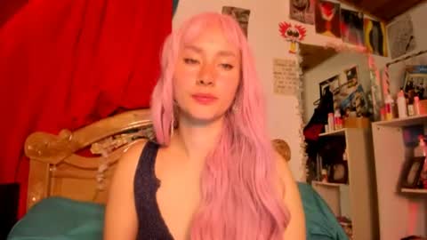 Snapshot of bella__w chatting on June 2026 02:45:02 AM Zia online show from June 2026 02:45:02 AM