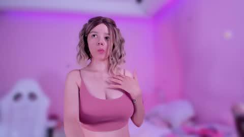 Snapshot of bella_adams_ chatting on February 2025 11:37:02 PM isabella online show from February 2025 11:37:02 PM