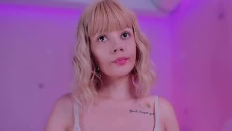 Snapshot of bella_adams_ chatting on February 2025 07:52:02 PM isabella online show from February 2025 07:52:02 PM