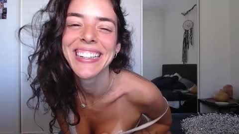 Bella online show from February 2026 11:12:01 PM