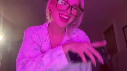 Snapshot of bella_christian chatting on February 2025 02:46:01 AM Bella Baby online show from February 2025 02:46:01 AM