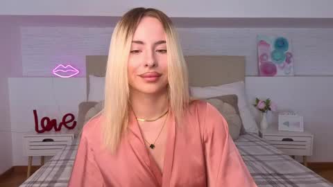 Snapshot of bella_crazyy chatting on April 2026 07:42:01 PM Bella online show from April 2026 07:42:01 PM