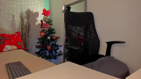 Dessi  online show from December 2024 03:10:02 PM