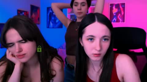 Snapshot of bella_dorn chatting on May 2026 02:45:01 PM Bella online show from May 2026 02:45:01 PM