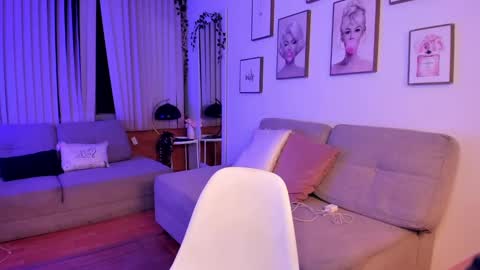 Snapshot of bella_es chatting on September 2025 11:27:02 PM Onlyfans isa bella 23 online show from September 2025 11:27:02 PM