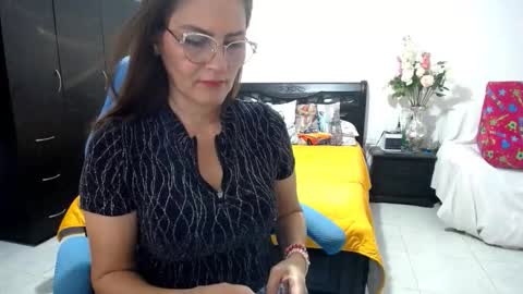 Snapshot of bella_ghisell chatting on October 2025 12:14:01 AM Bella online show from October 2025 12:14:01 AM