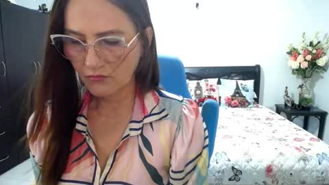 Snapshot of bella_ghisell chatting on December 2025 11:31:02 PM Bella online show from December 2025 11:31:02 PM