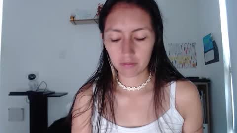 Snapshot of bella_marlowe chatting on November 2025 03:34:02 PM Bella Marlowe online show from November 2025 03:34:02 PM