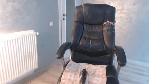 Snapshot of bella_miax chatting on December 2024 09:01:02 AM online show from December 2024 09:01:02 AM