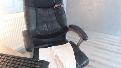 Snapshot of bella_miax chatting on December 2024 10:34:01 AM online show from December 2024 10:34:01 AM