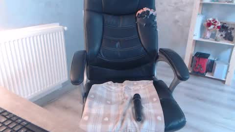 Snapshot of bella_miax chatting on January 2025 10:44:01 AM online show from January 2025 10:44:01 AM