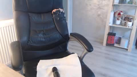 Snapshot of bella_miax chatting on February 2025 11:38:02 AM online show from February 2025 11:38:02 AM