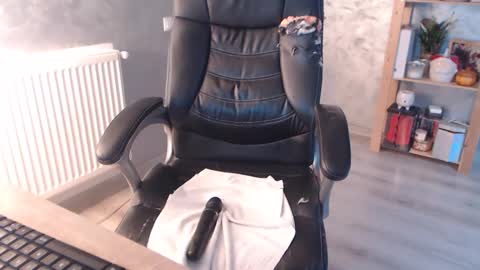 Snapshot of bella_miax chatting on October 2025 05:15:01 AM online show from October 2025 05:15:01 AM