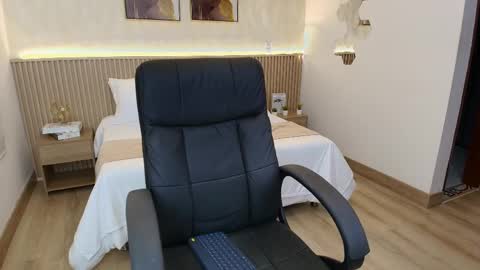 bella_millers online show from March 2026 06:52:01 PM