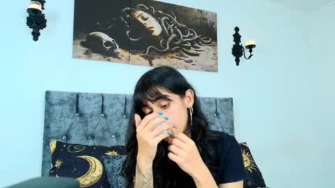 Bella online show from October 2025 11:05:01 PM