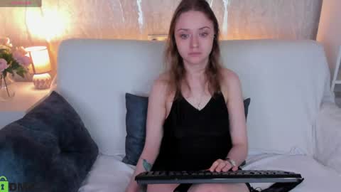 Linda Bella online show from April 2026 01:33:01 AM