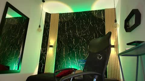 Snapshot of bella_salvatore chatting on April 2026 08:03:01 PM online show from April 2026 08:03:01 PM