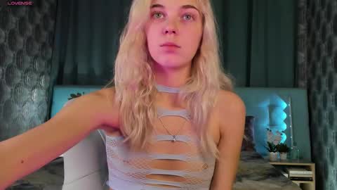 Bella online show from September 2025 12:01:02 AM