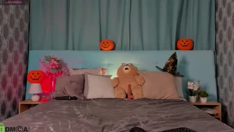 Bella online show from October 2025 12:33:01 AM