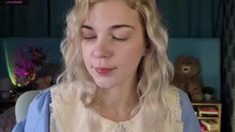 Bella online show from November 2025 12:42:02 AM