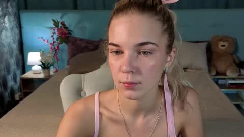 Bella online show from November 2025 01:04:02 AM