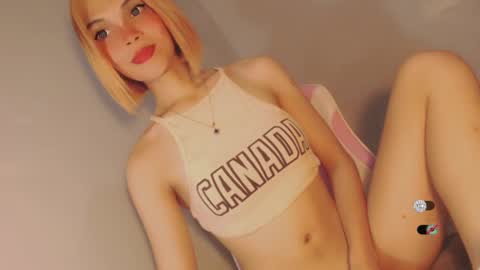 Snapshot of bella_tara chatting on December 2024 08:43:02 PM Bella online show from December 2024 08:43:02 PM