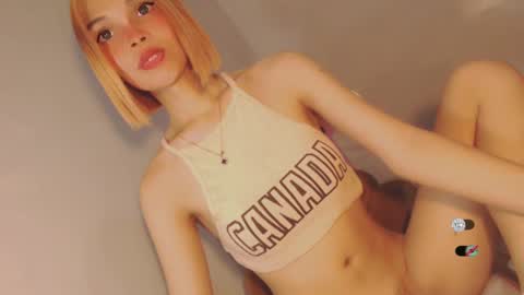 Snapshot of bella_tara chatting on December 2024 11:49:01 PM Bella online show from December 2024 11:49:01 PM