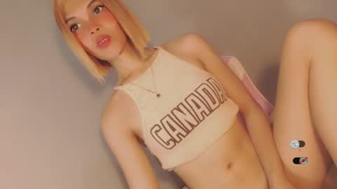 Snapshot of bella_tara chatting on December 2024 03:38:02 AM Bella online show from December 2024 03:38:02 AM