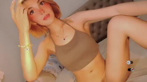 Snapshot of bella_tara chatting on February 2025 08:37:01 PM Bella online show from February 2025 08:37:01 PM