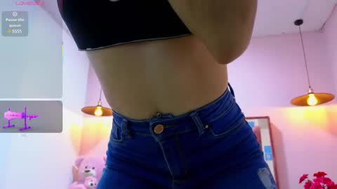 Snapshot of bella_thix chatting on February 2025 03:47:02 AM Bella online show from February 2025 03:47:02 AM