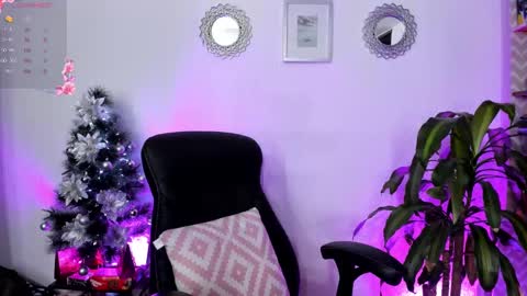 Bella online show from December 2024 10:04:01 PM