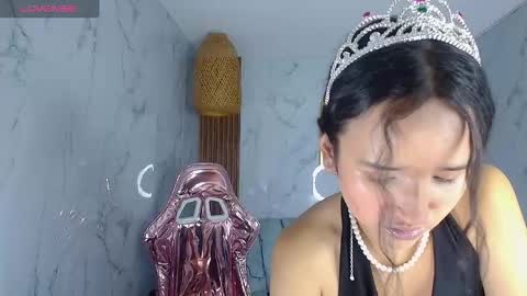 Bella online show from December 2025 08:05:01 PM