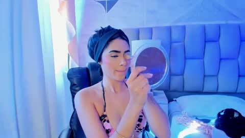 bellaastorm online show from October 2025 08:22:01 PM