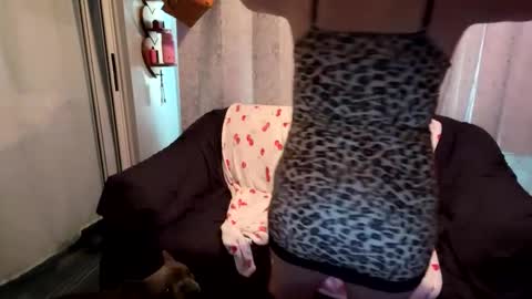 Snapshot of bellabeanz chatting on February 2025 04:04:01 PM Roxy Rain online show from February 2025 04:04:01 PM