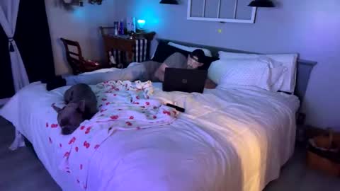 Snapshot of bellabeanz chatting on February 2025 11:51:02 PM Roxy Rain online show from February 2025 11:51:02 PM