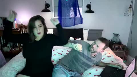 Snapshot of bellabeanz chatting on February 2025 11:20:02 PM Roxy Rain online show from February 2025 11:20:02 PM