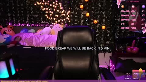 Snapshot of bellabearts chatting on December 2024 02:28:02 AM Bellalunabear trans JadePlant Cis online show from December 2024 02:28:02 AM