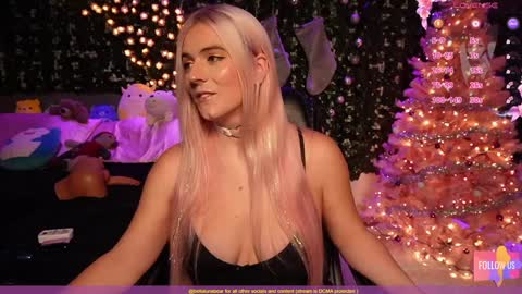 Snapshot of bellabearts chatting on December 2024 01:56:01 AM Bellalunabear trans JadePlant Cis online show from December 2024 01:56:01 AM