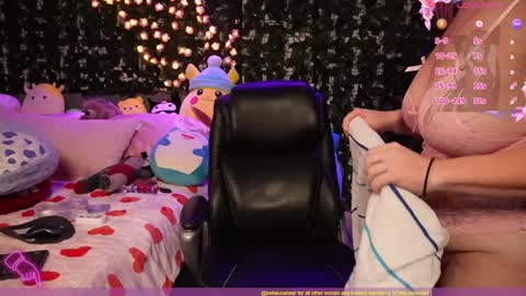 Snapshot of bellabearts chatting on February 2025 02:08:02 AM Bellalunabear trans JadePlant Cis online show from February 2025 02:08:02 AM