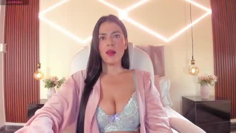 Bella Clair online show from December 2025 02:13:02 PM